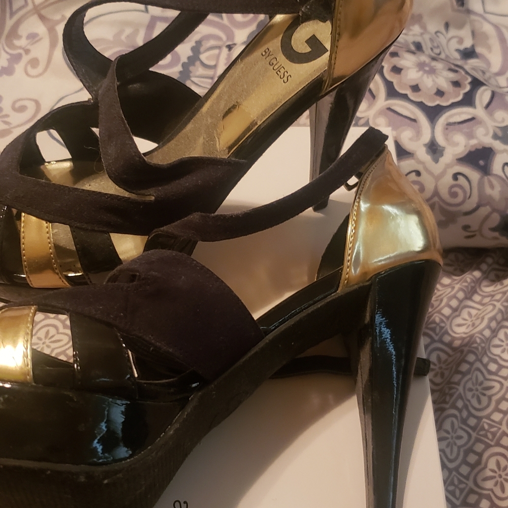 Guess black and gold strappy heel - Picture 2 of 4